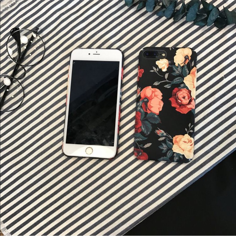 LAST ONE Black Floral Design iPhone Case - Picture 5 of 8
